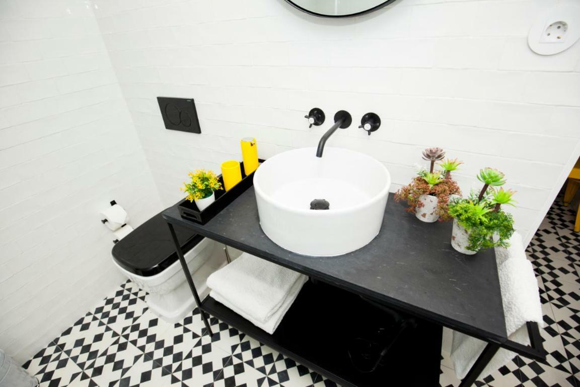 Apartment Get A Cactus And Books Porto